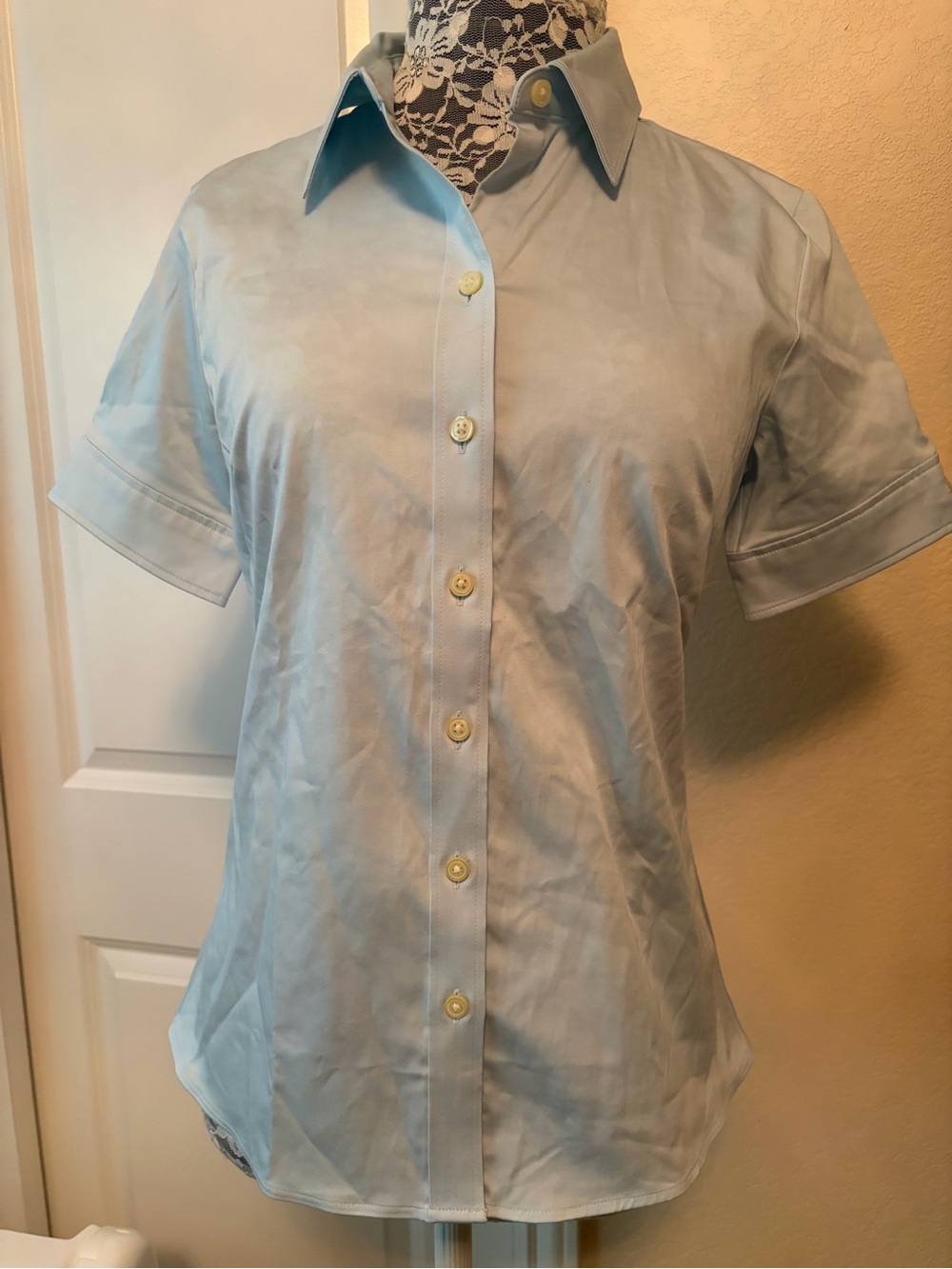 NWT Banana Republic Factory Women’s Non-iron Shirt Light Blue Sz 2